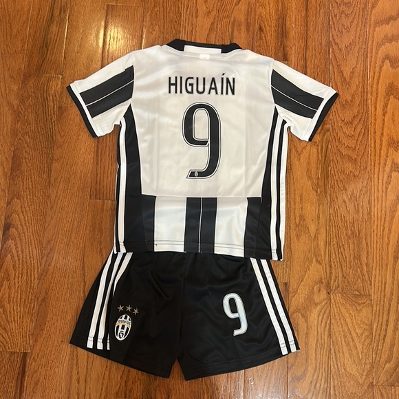 NWOT TAGS kids two pieces JUVENTUS 2016 soccer football team in size 18 kids - Picture 5 of 5